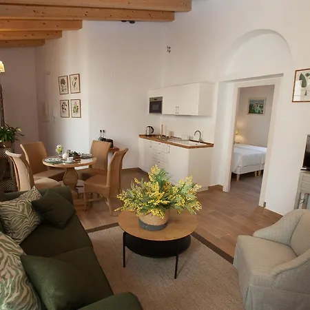 Patios De La Riva *